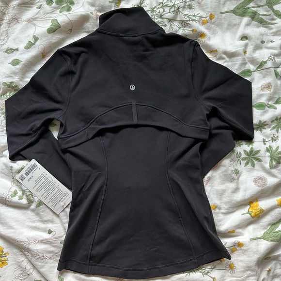 *SOLD* BNWT Define Jacket Luon size 4 black lululemon - Picture 2 of 4